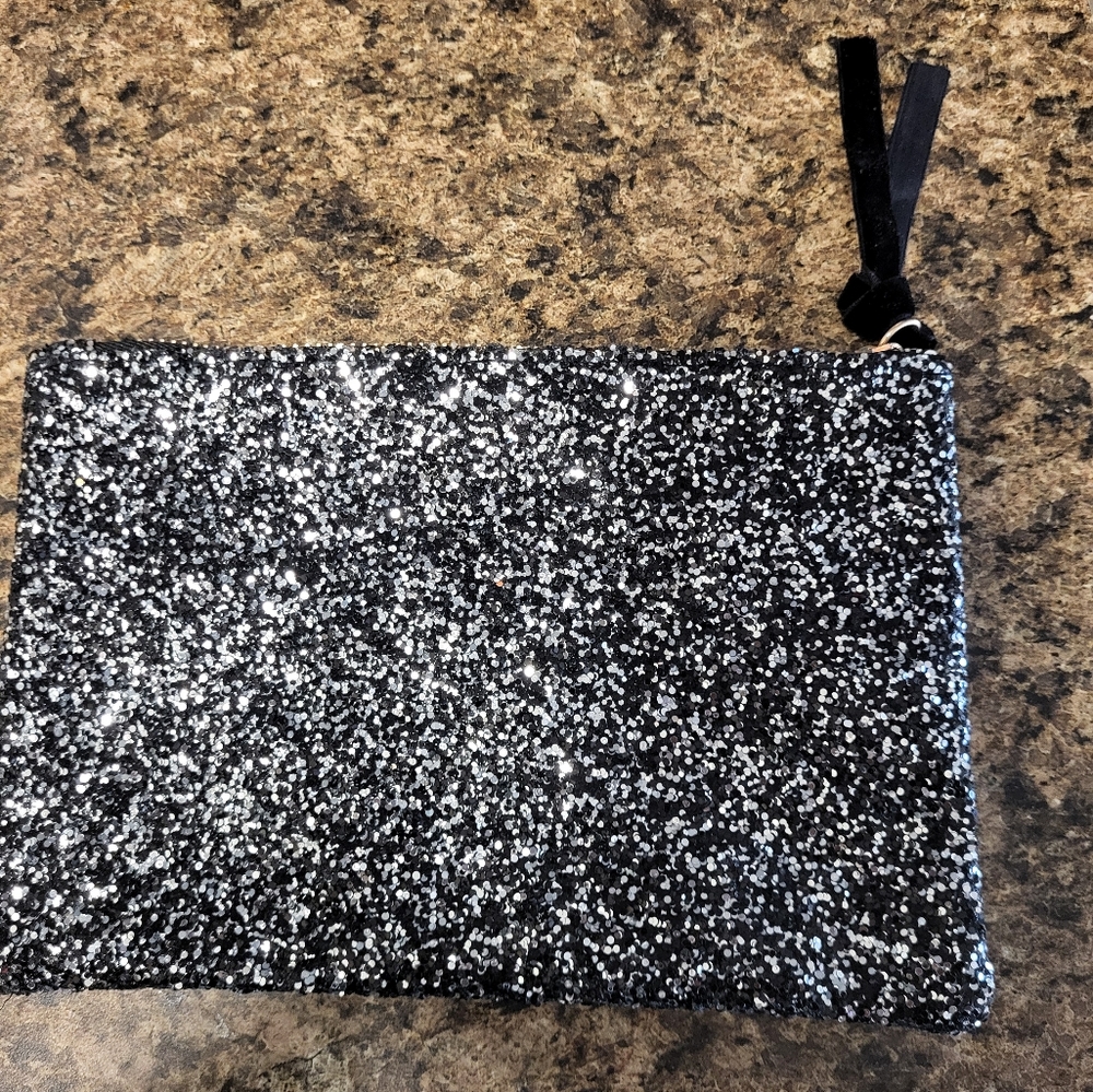 Cosmetic bag NWOT & free gift 💝